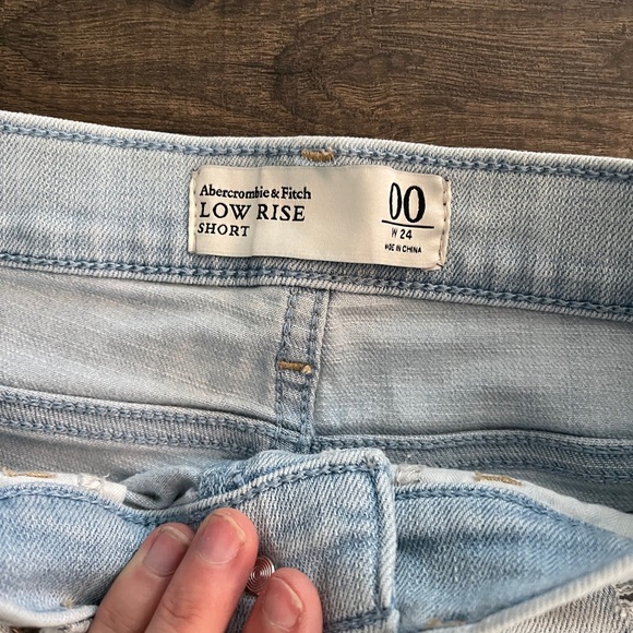 Abercrombie and Fitch 00 shorts - Picture 2 of 3